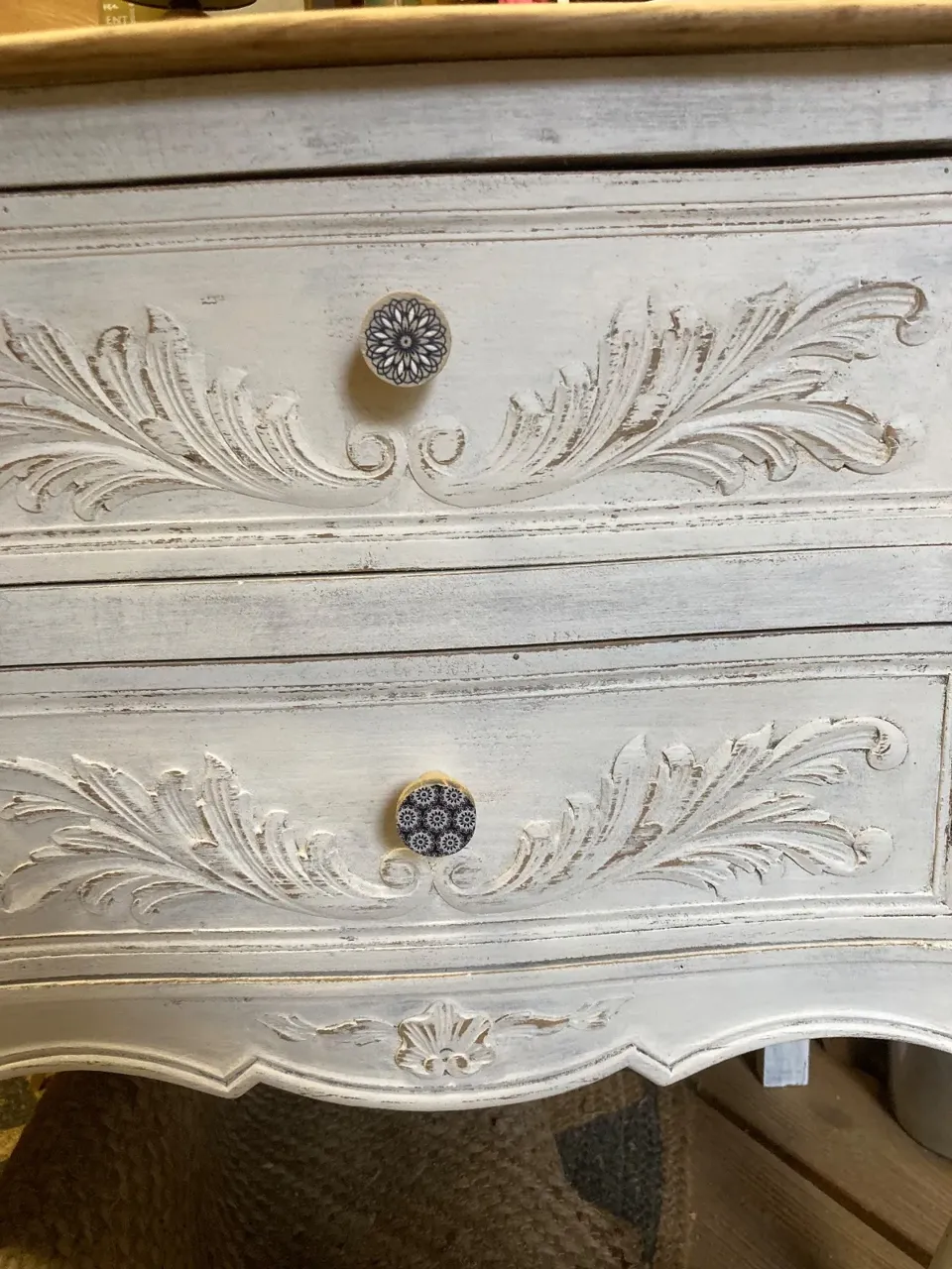 Adorable petite commode ou console blanc patiné  meuble vintage relooke en bois massif