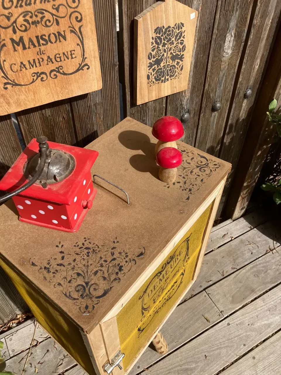 Garde manger vintage decor porte / 80€ Piece  meuble vintage relooke en bois massif