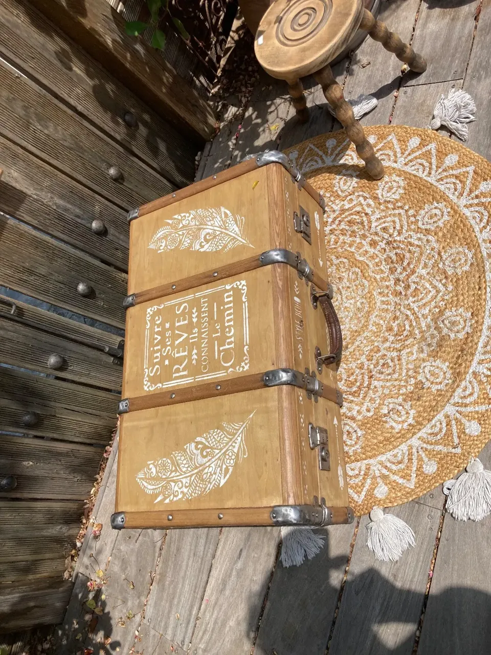 Jolie malle valise ancienne relookee boheme  meuble vintage relooke en bois massif