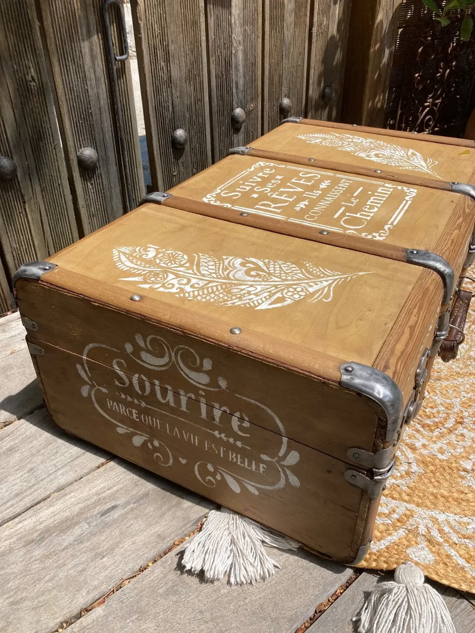 Jolie malle valise ancienne relookee boheme  meuble vintage relooke en bois massif