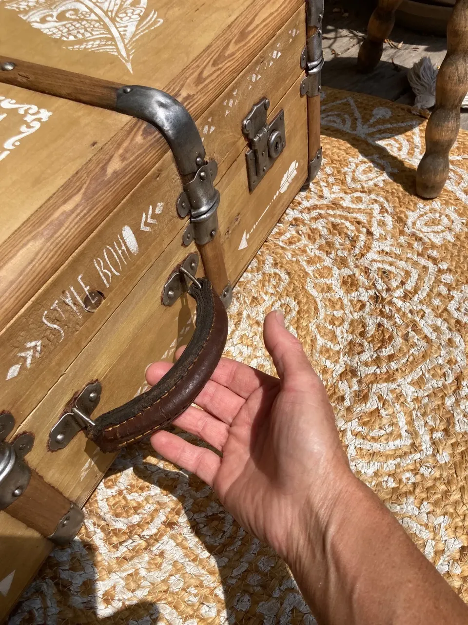 Jolie malle valise ancienne relookee boheme  meuble vintage relooke en bois massif