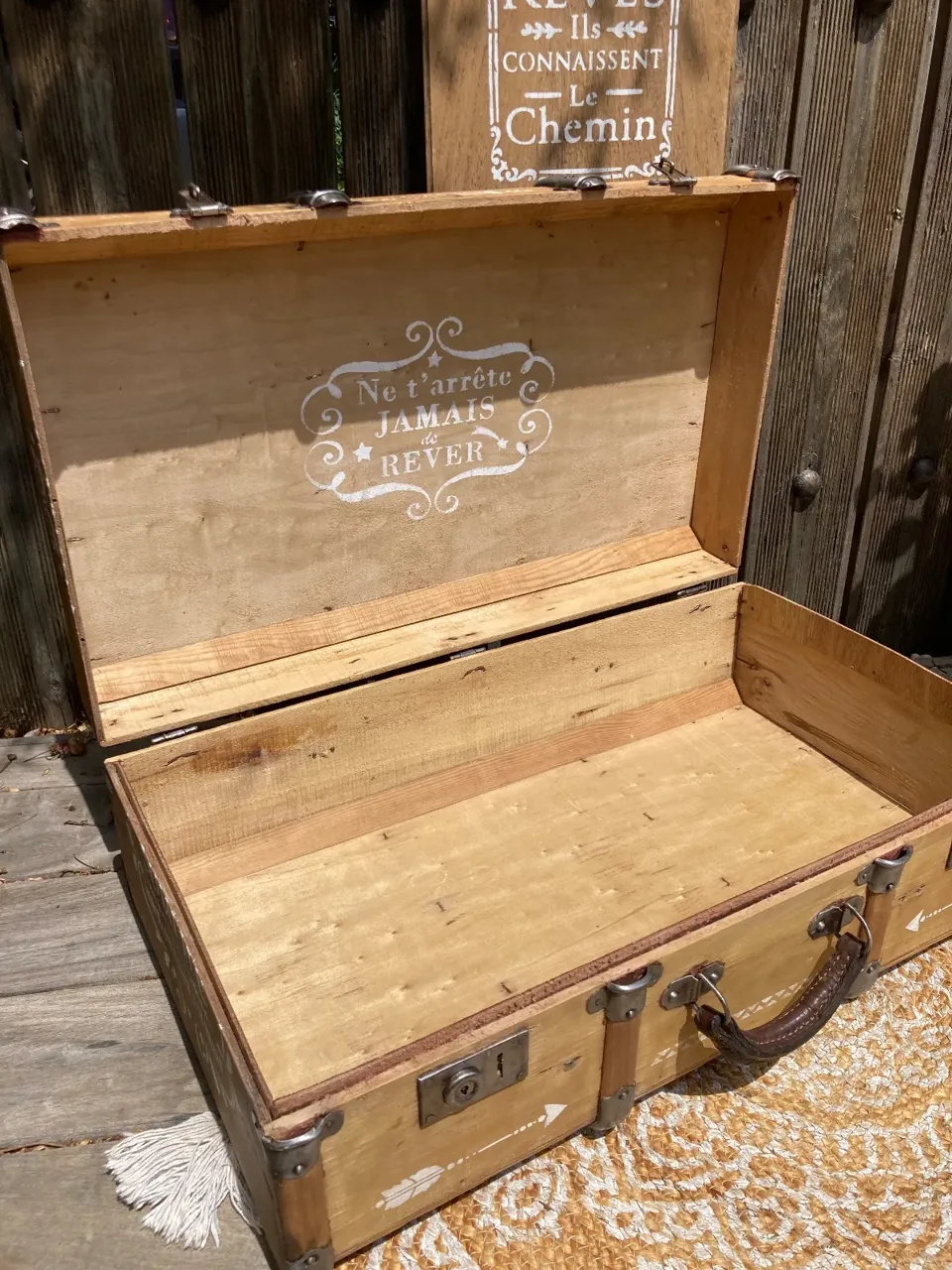 Jolie malle valise ancienne relookee boheme  meuble vintage relooke en bois massif