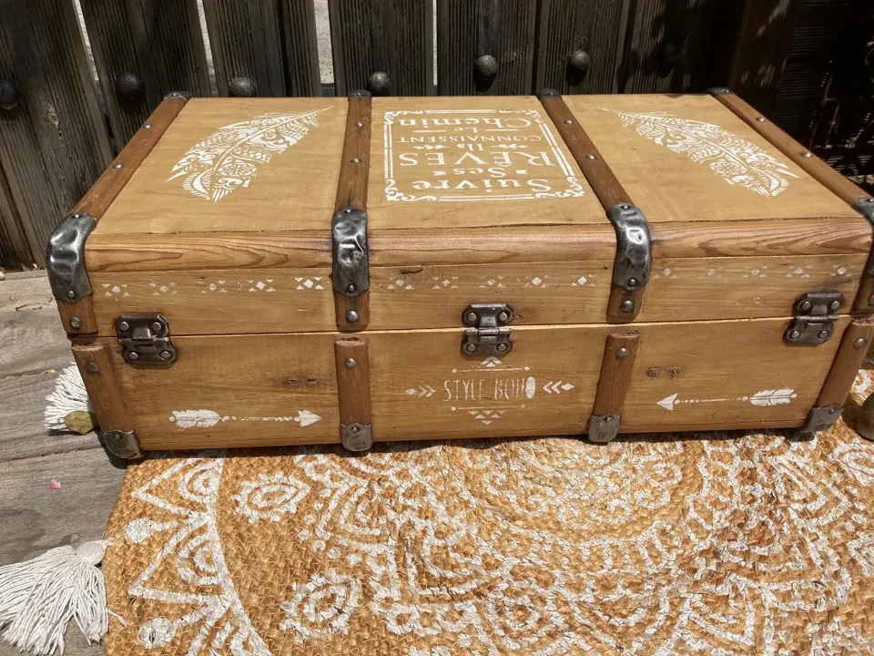 Jolie malle valise ancienne relookee boheme  meuble vintage relooke en bois massif