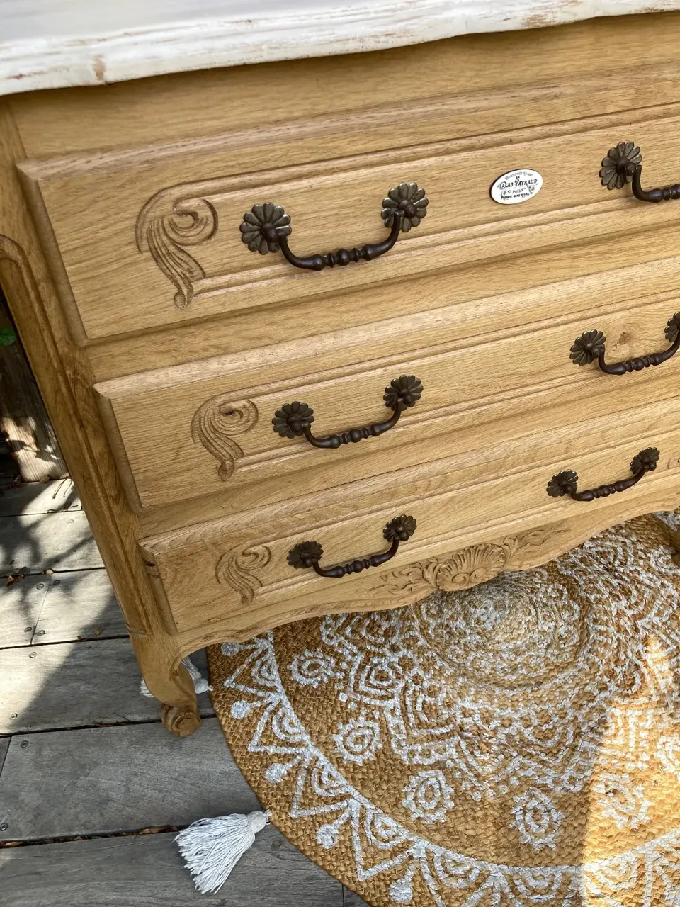 Magnifique commode chene louis XV plateau somptueux decor shabby fond  beige  meuble vintage relooke en bois massif