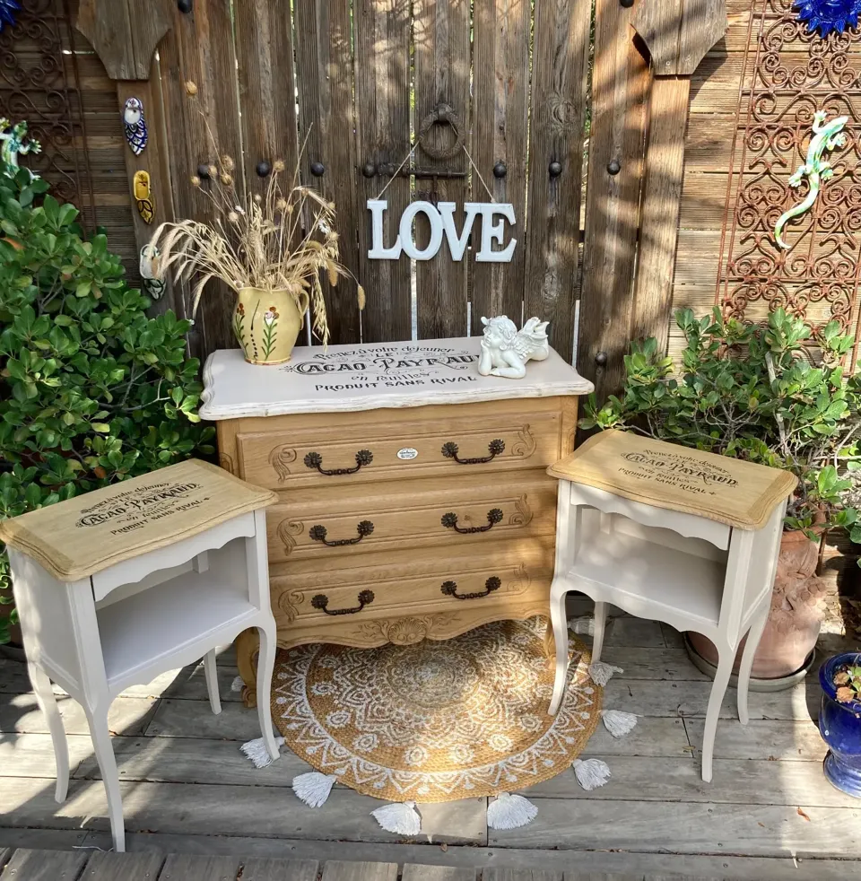 Magnifique commode chene louis XV plateau somptueux decor shabby fond  beige  meuble vintage relooke en bois massif