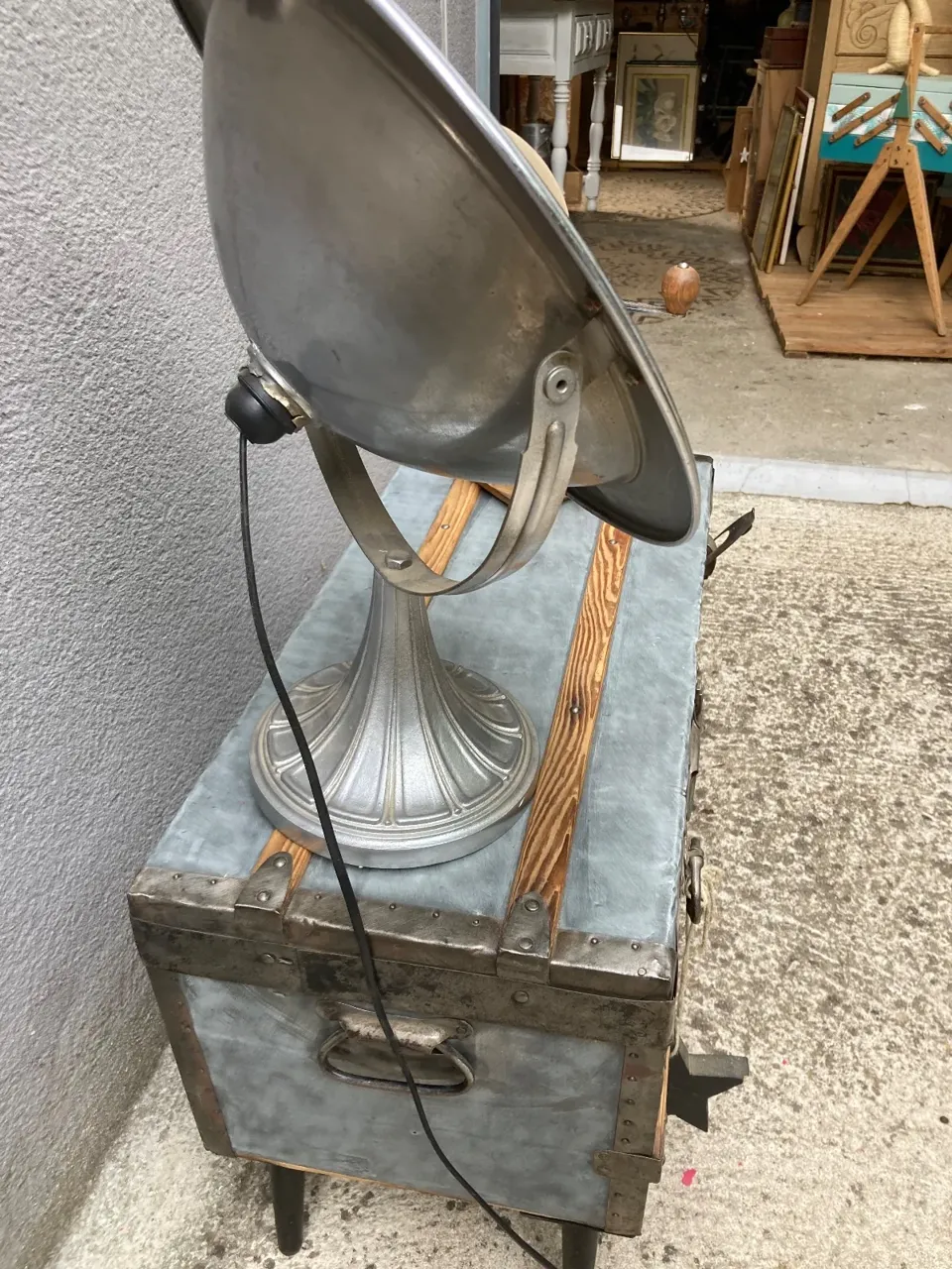 Malle coffre ou Tabke sur pieds industrielle / rare  meuble vintage relooke en bois massif