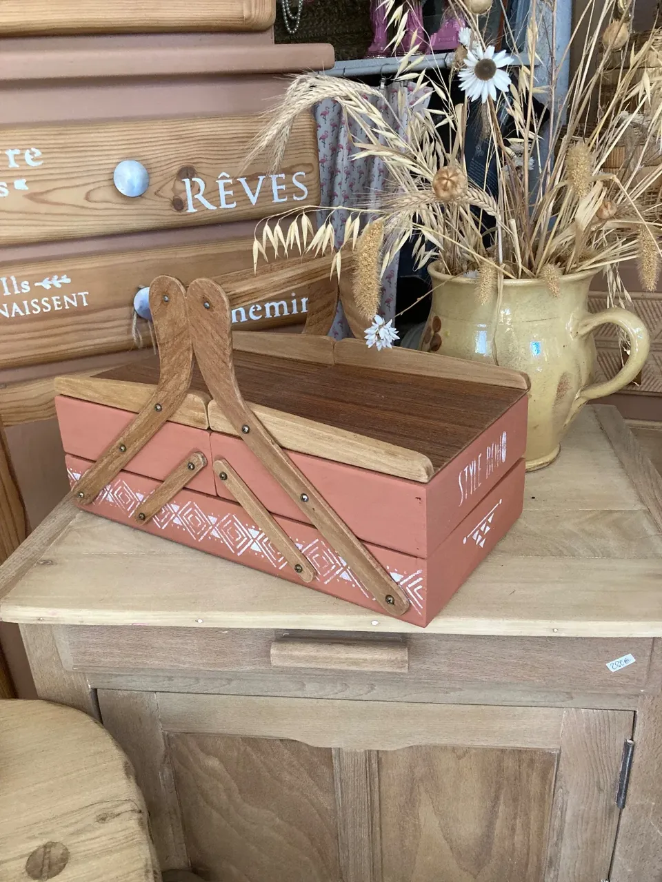 Mini travailleuse ou boîte à couture / bijoux bohème  meuble vintage relooke en bois massif