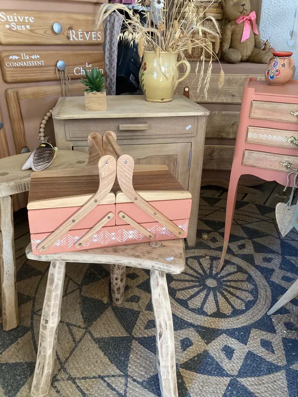 Mini travailleuse ou boîte à couture / bijoux bohème  meuble vintage relooke en bois massif