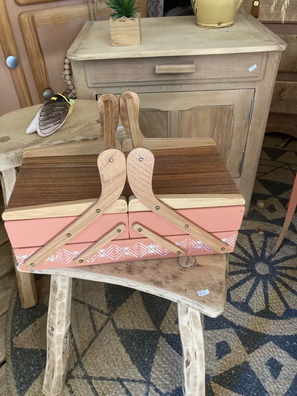 Mini travailleuse ou boîte à couture / bijoux bohème  meuble vintage relooke en bois massif