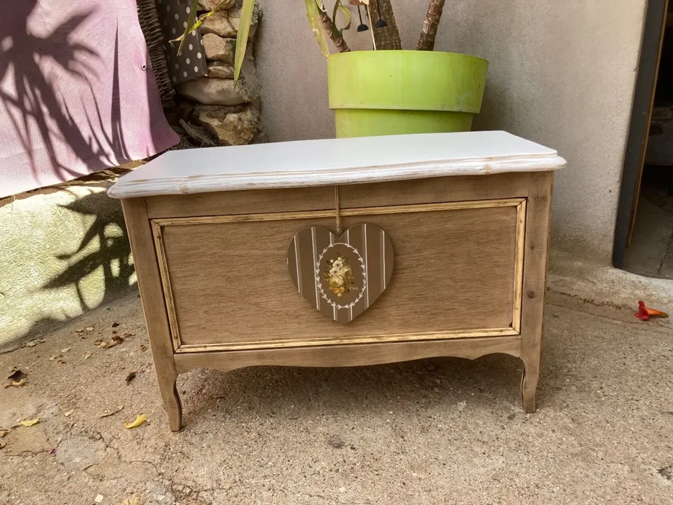 Petit coffre à jouets 🧸 vintage bois brut et coeur  meuble vintage relooke en bois massif