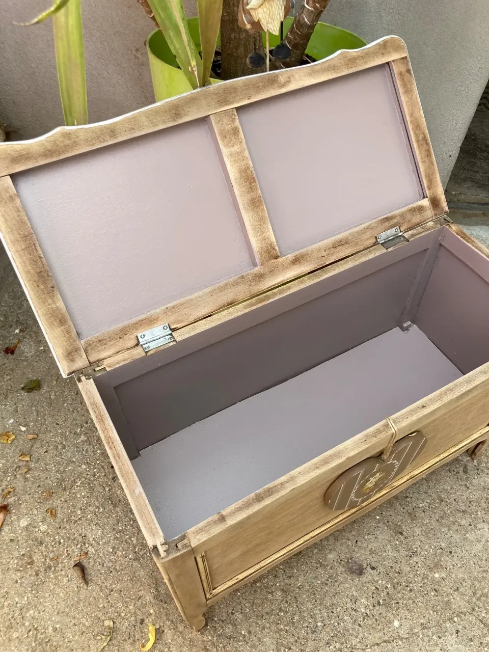 Petit coffre à jouets 🧸 vintage bois brut et coeur  meuble vintage relooke en bois massif