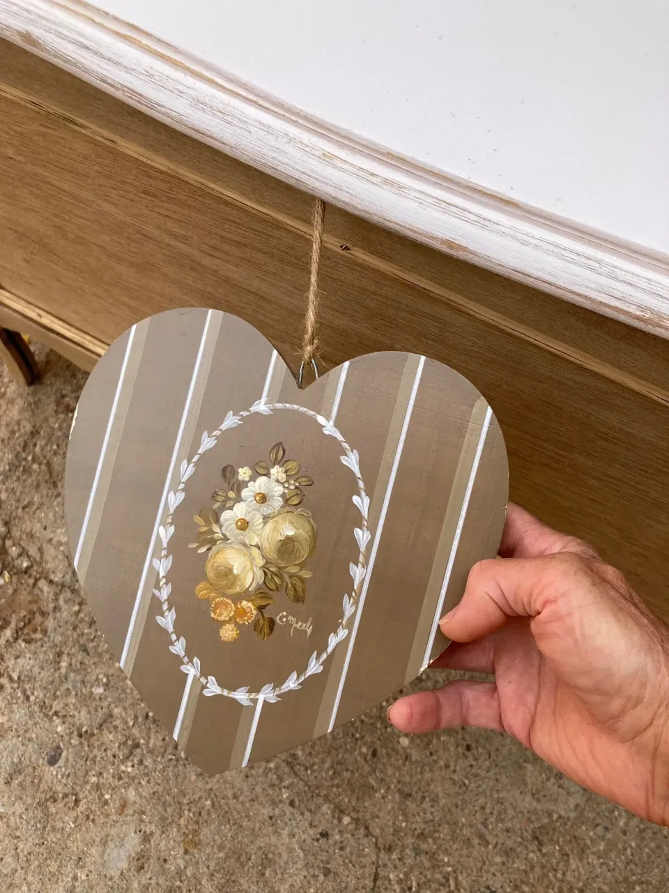 Petit coffre à jouets 🧸 vintage bois brut et coeur  meuble vintage relooke en bois massif