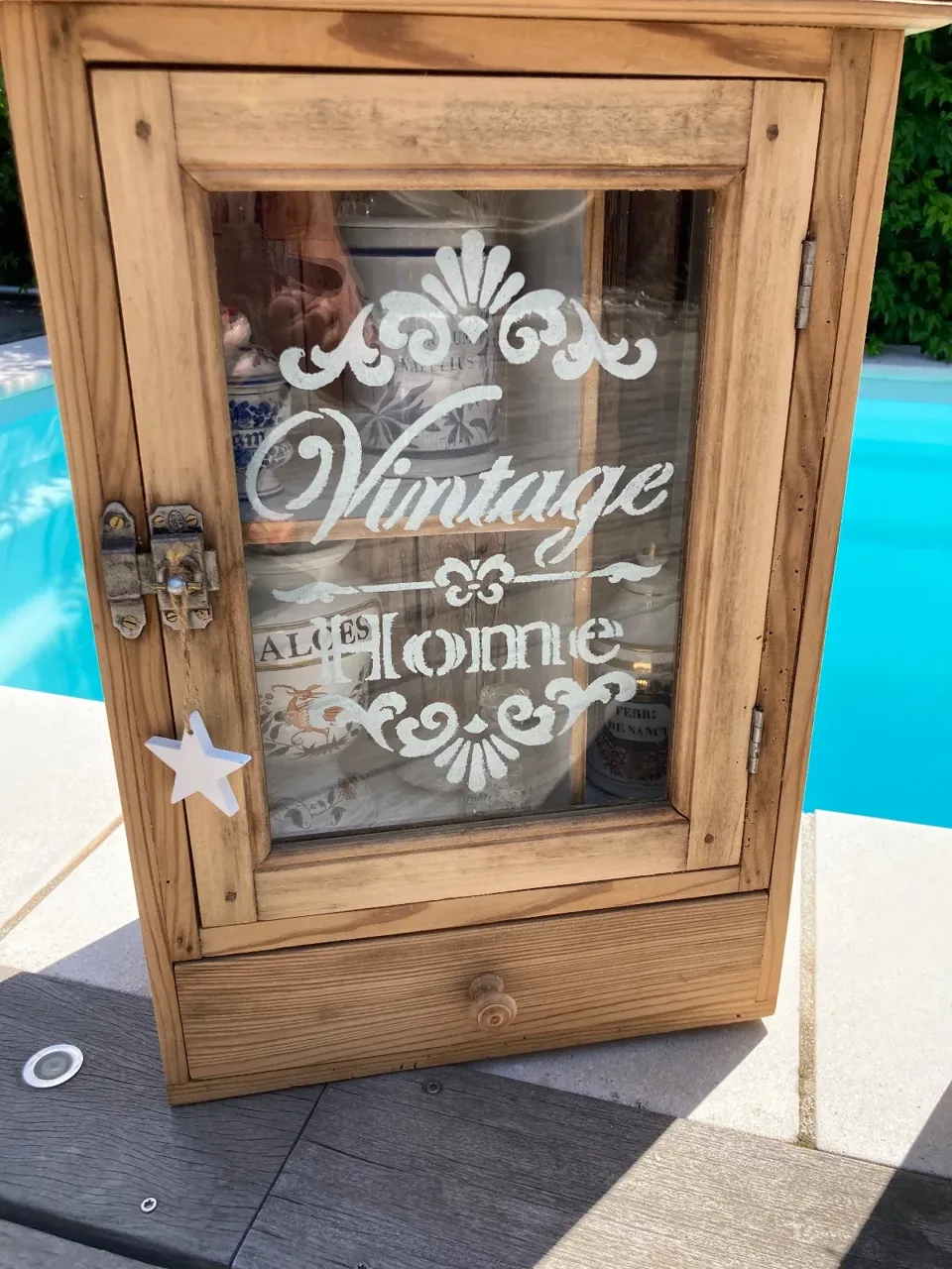 Petite armoire à pharmacie style cabinet de curiosités  meuble vintage relooke en bois massif