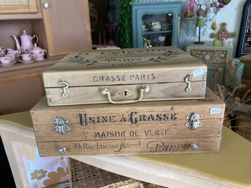 Petite boîte ancienne decor rétro  meuble vintage relooke en bois massif