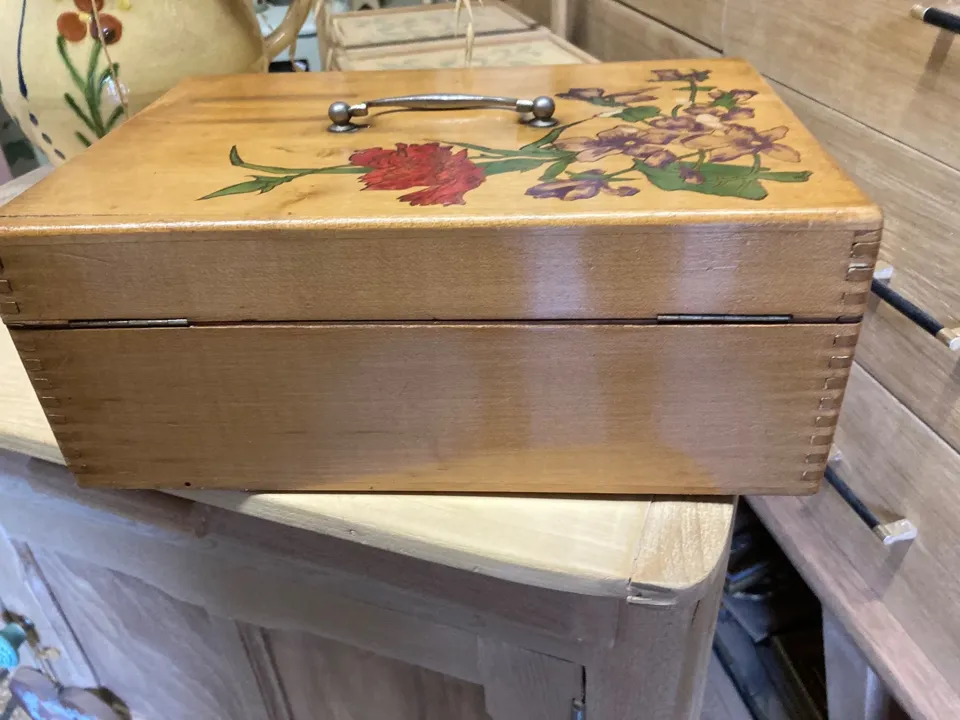 Petite boîte ancienne peinture fleurs vintage  meuble vintage relooke en bois massif