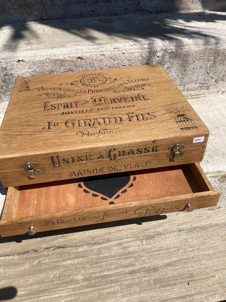Petite boîte ancienne / plusieurs tiroirs shabby  meuble vintage relooke en bois massif