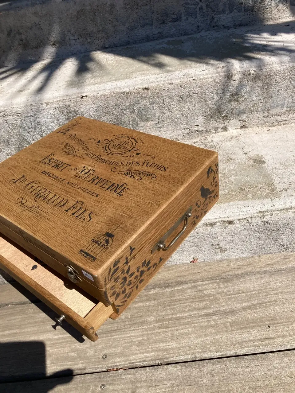 Petite boîte ancienne / plusieurs tiroirs shabby  meuble vintage relooke en bois massif