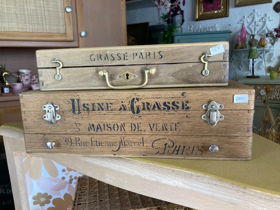 Petite boîte ancienne / plusieurs tiroirs shabby  meuble vintage relooke en bois massif