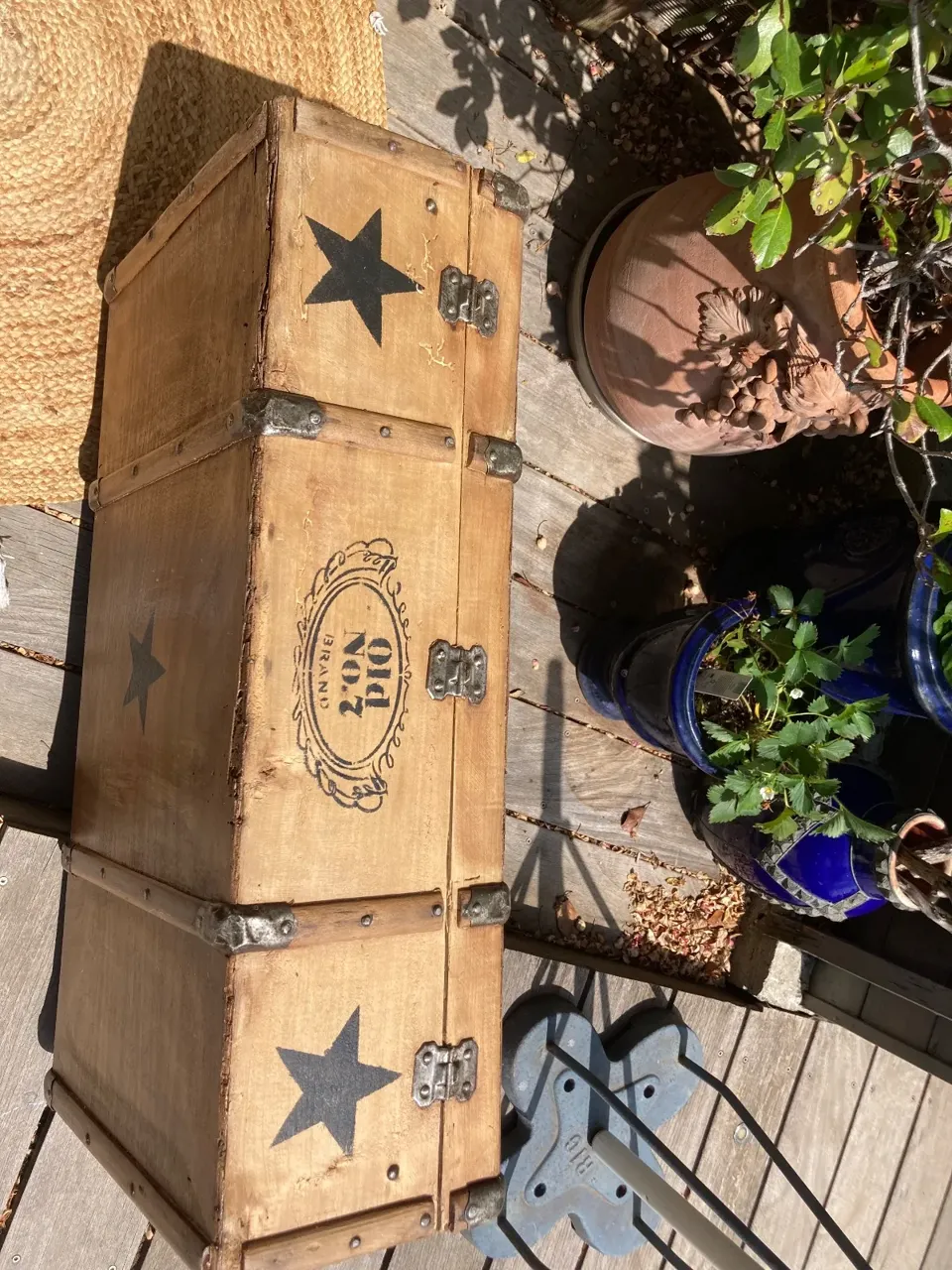 Valise vintage ou malle relookee jack Daniel / industriel  meuble vintage relooke en bois massif