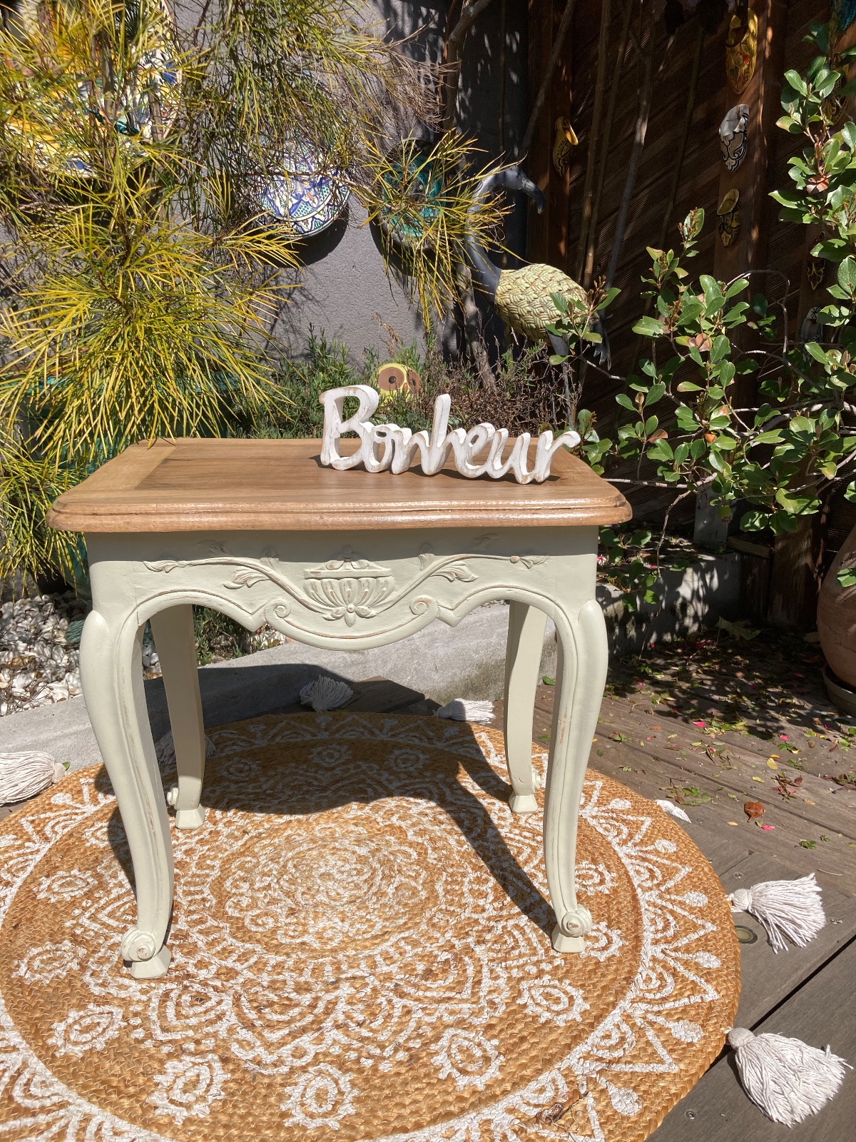Gueridon ou Table appoint provençale relookee SHABBY CHIC  meuble vintage relooke en bois massif
